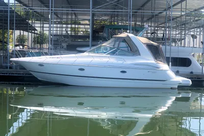 Cruisers Yachts 3672 Express