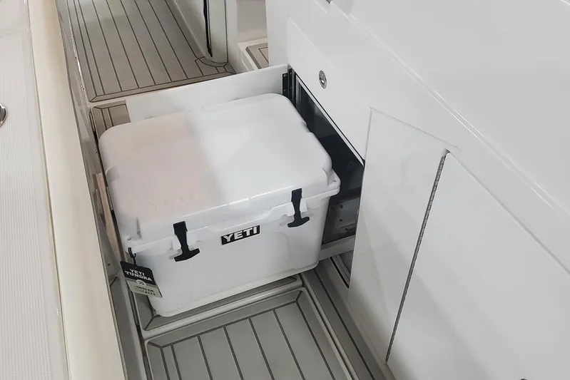  Yacht Photos Pics 2024 Formula 387 Center Console Fish with Yeti cooler storage compartment.