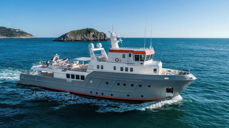 Explorer 130 Yacht Photos Pics 