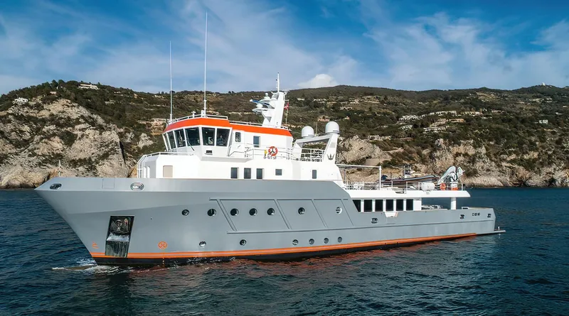 Explorer 130 Yacht Photos Pics 