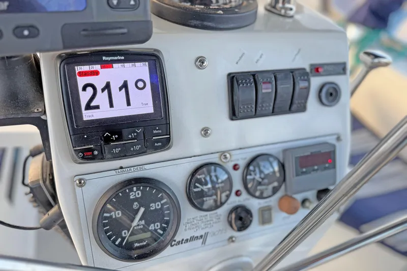 Shumka Yacht Photos Pics Control panel of a 2005 Catalina 42 MkII sailboat, displaying navigation instruments.