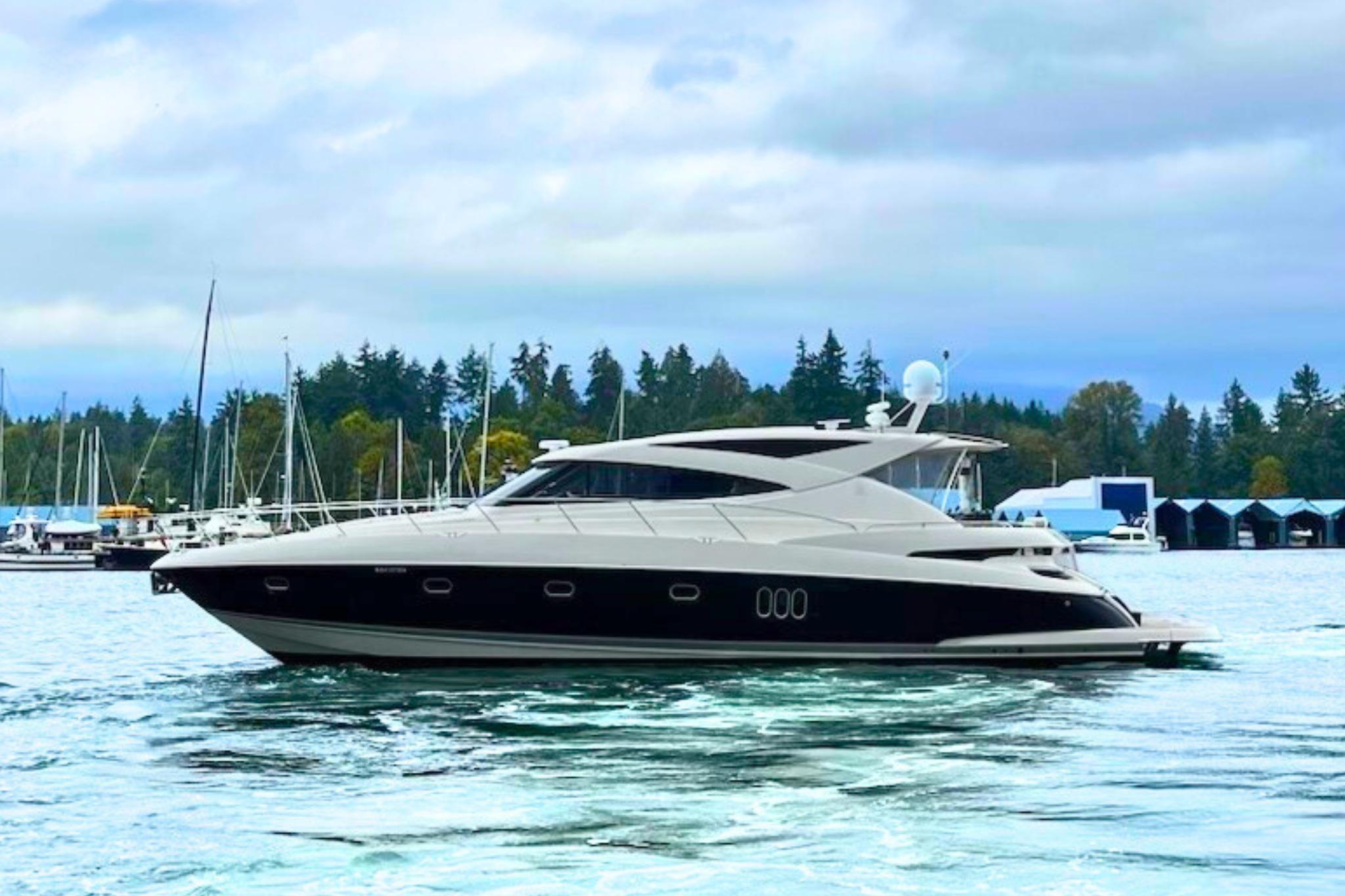 Riviera 5800 Sport Yacht