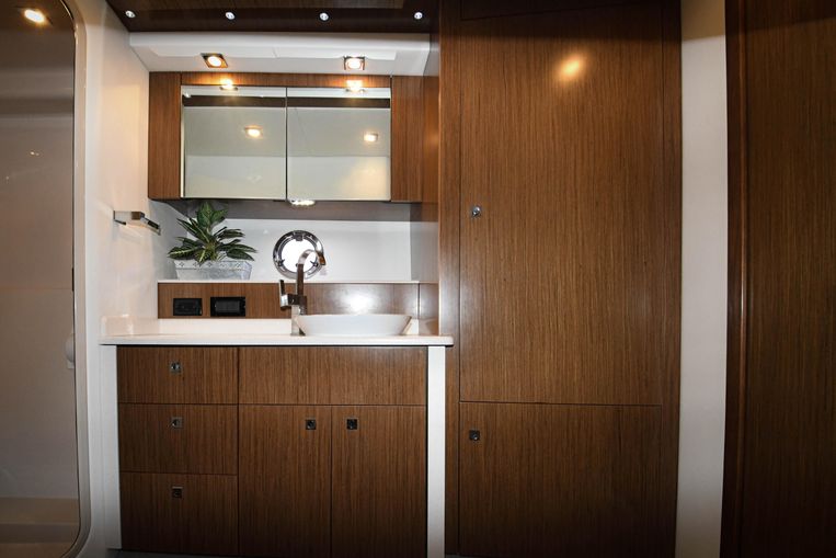 2014-42-cruisers-yachts-41-cantius