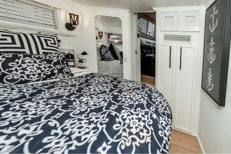 Bada Bing Yacht Photos Pics Luxurious 1991 Cruisers Yachts 3850 Aft Cabin interior with elegant black and white decor.