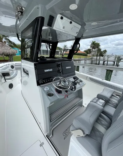 Dealer Demo Yacht Photos Pics Sea Pro 320 DLX Dealer Demo- Helm