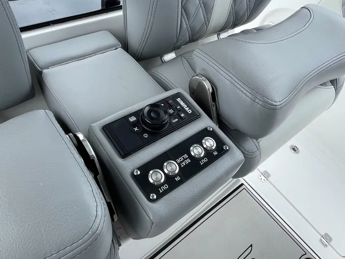 Dealer Demo Yacht Photos Pics Sea Pro 320 DLX Dealer Demo- Helm Seating