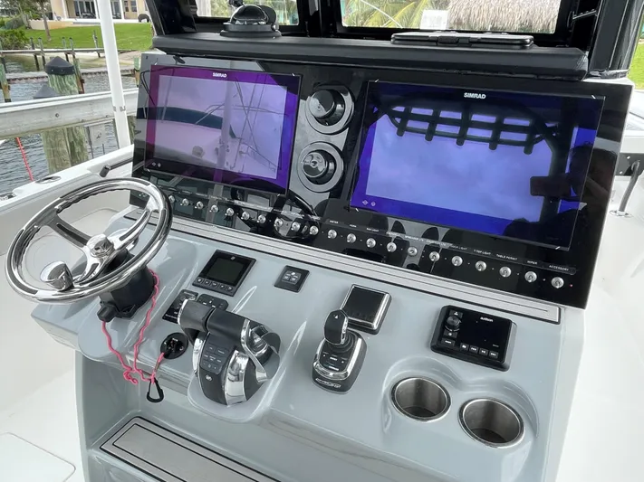 Dealer Demo Yacht Photos Pics Sea Pro 320 DLX Dealer Demo- Helm