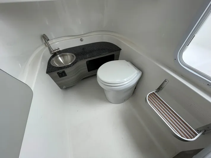 Dealer Demo Yacht Photos Pics Sea Pro 320 DLX Dealer Demo- Head