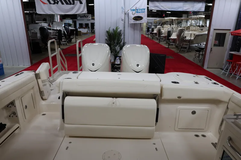  Yacht Photos Pics 2026 Grady-White Freedom 325 boat interior at a marine exhibition.