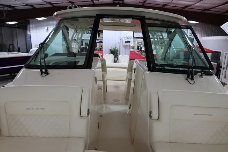  Yacht Photos Pics 2026 Grady-White Freedom 325 boat interior, showcasing seating and windshield in a showroom.