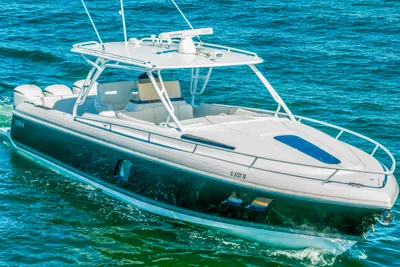 Intrepid 400 Cuddy