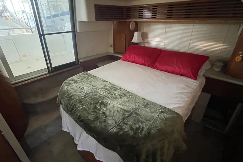 Sudden Comfort Yacht Photos Pics Cozy bedroom in 2001 Carver 444 Cockpit Motor Yacht with window view.