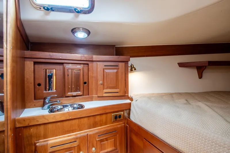 Jericho Yacht Photos Pics Cozy 2002 Tartan 4100 yacht cabin with wooden cabinetry and bed.