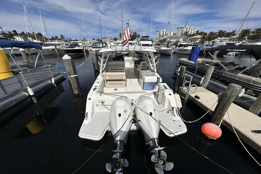 2021 Boston Whaler 320 Vantage