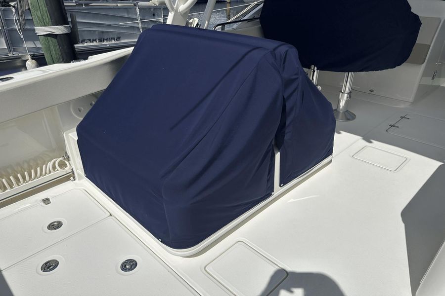 2021 Boston Whaler 320 Vantage