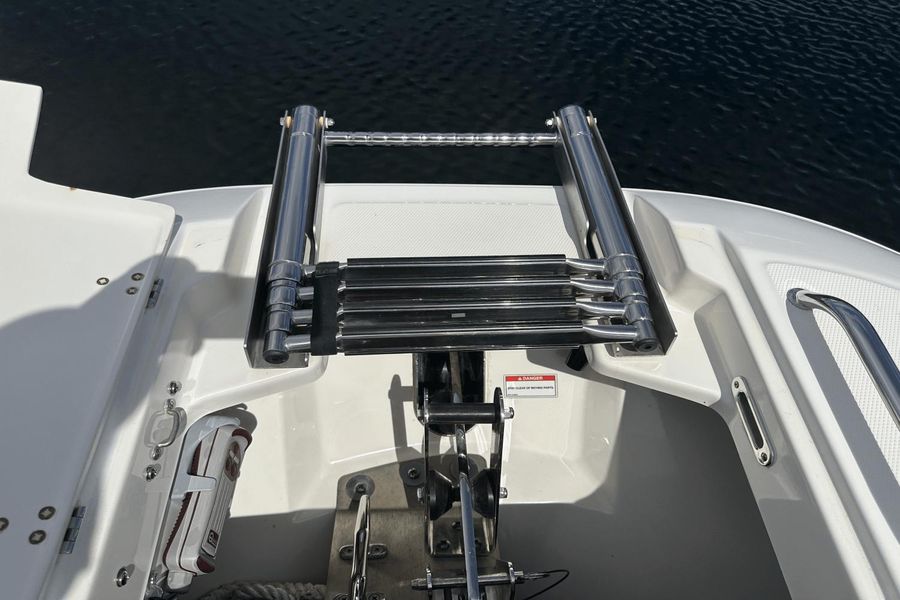 2021 Boston Whaler 320 Vantage