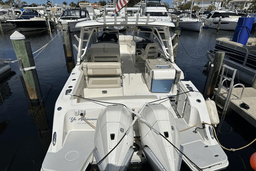 2021 Boston Whaler 320 Vantage