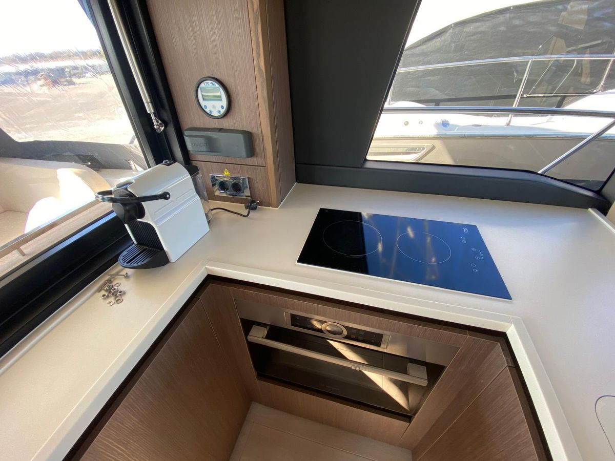 2020 Sealine 44 