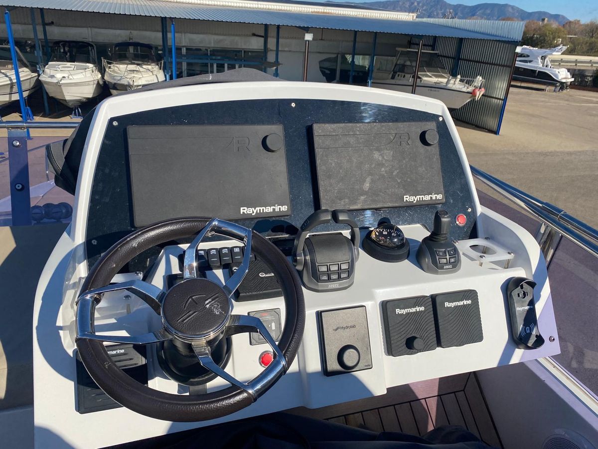 2020 Sealine 44 