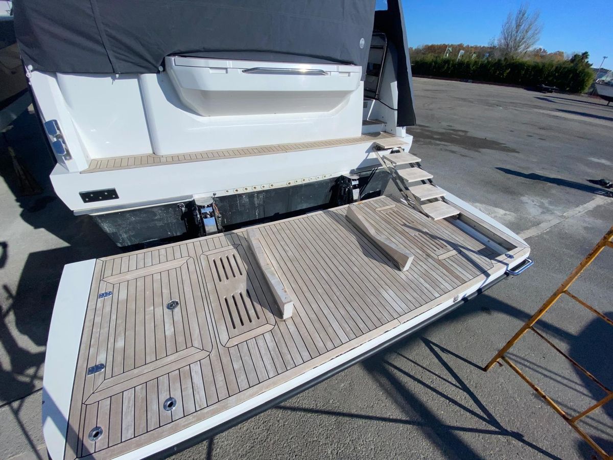 2020 Sealine 44 