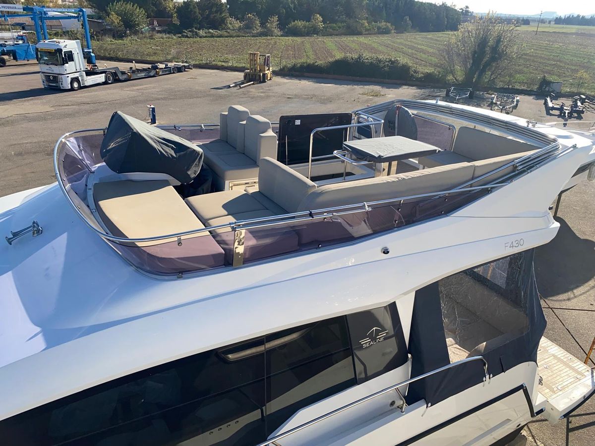 2020 Sealine 44 