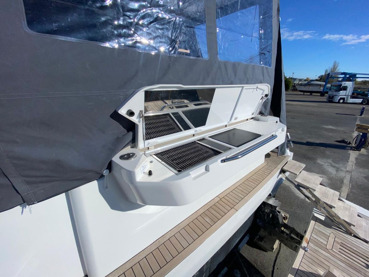 2020 Sealine 44 