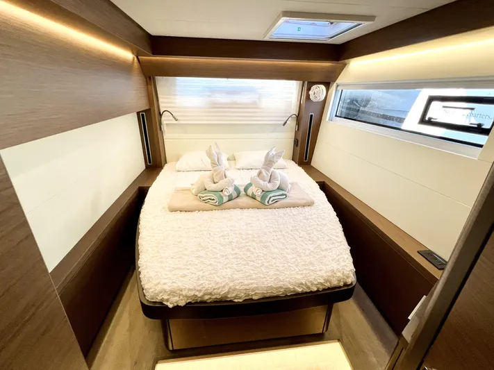 Echo Yacht Photos Pics Luxurious 2023 Lagoon 50 yacht cabin with cozy bed and elegant decor.