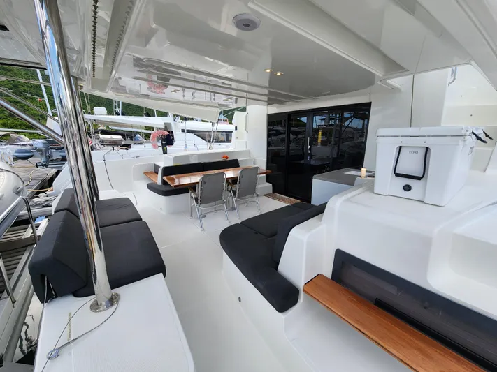 Echo Yacht Photos Pics 2023 Lagoon 50 yacht deck with seating, dining area, and modern amenities.