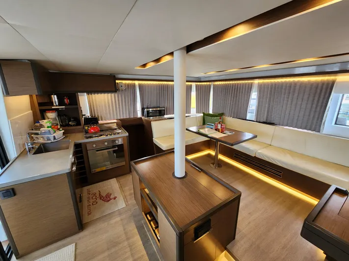 Echo Yacht Photos Pics 