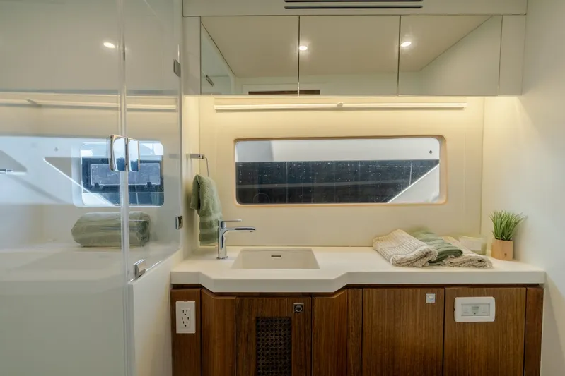 2024 Two Oceans 555 - 003 Yacht Photos Pics 