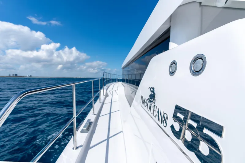 2024 Two Oceans 555 - 003 Yacht Photos Pics 
