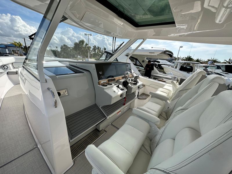 2021 Regal 38 SAV