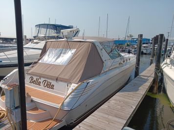 Sea Ray 400 Express Cruiser