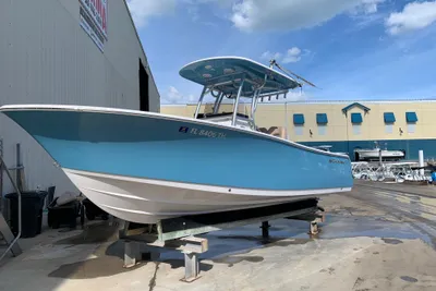 Sportsman Heritage 241 Center Console