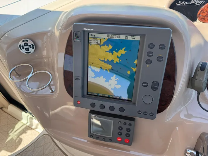  Yacht Photos Pics Navigation system on 2001 Sea Ray 380 Sundancer boat dashboard.