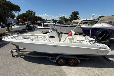 2015 Boston Whaler 240 Dauntless