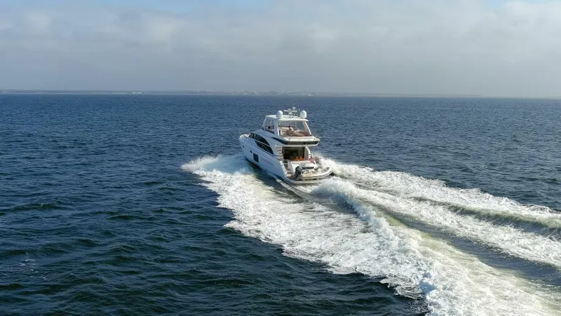 Elisea Yacht Photos Pics Running Profile