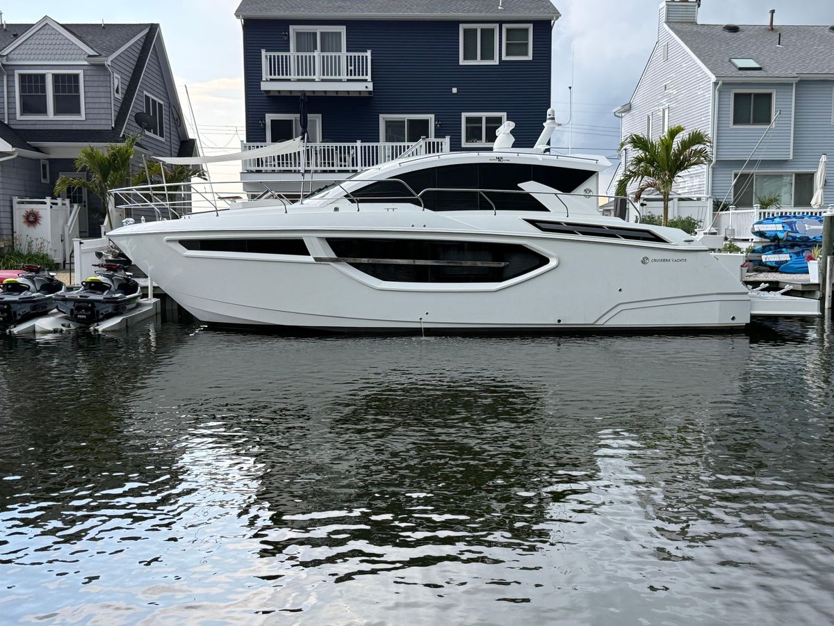 2018 Cruisers Yachts 43 