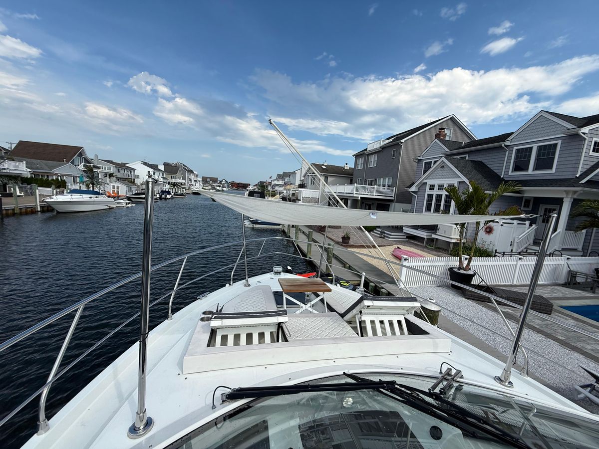 2018 Cruisers Yachts 43 