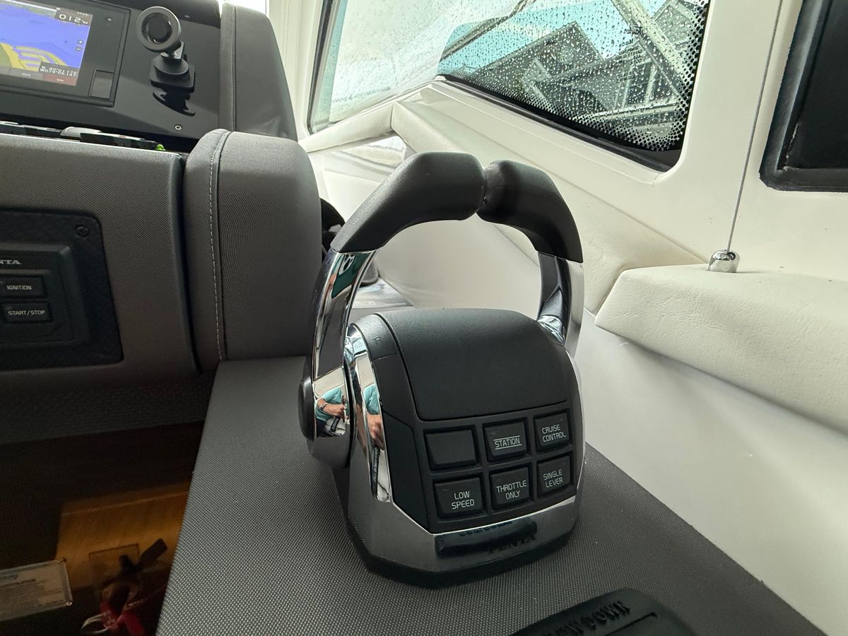 2018 Cruisers Yachts 43 