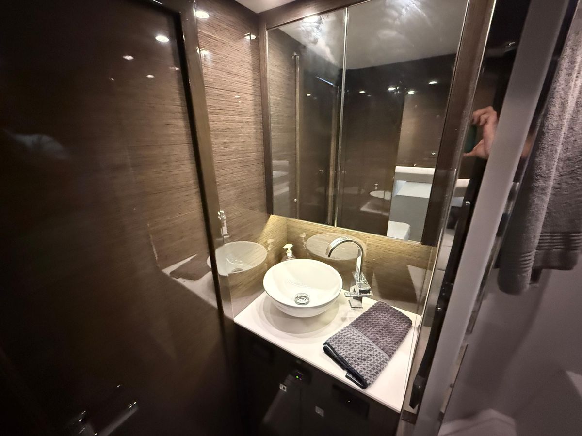 2018 Cruisers Yachts 43 