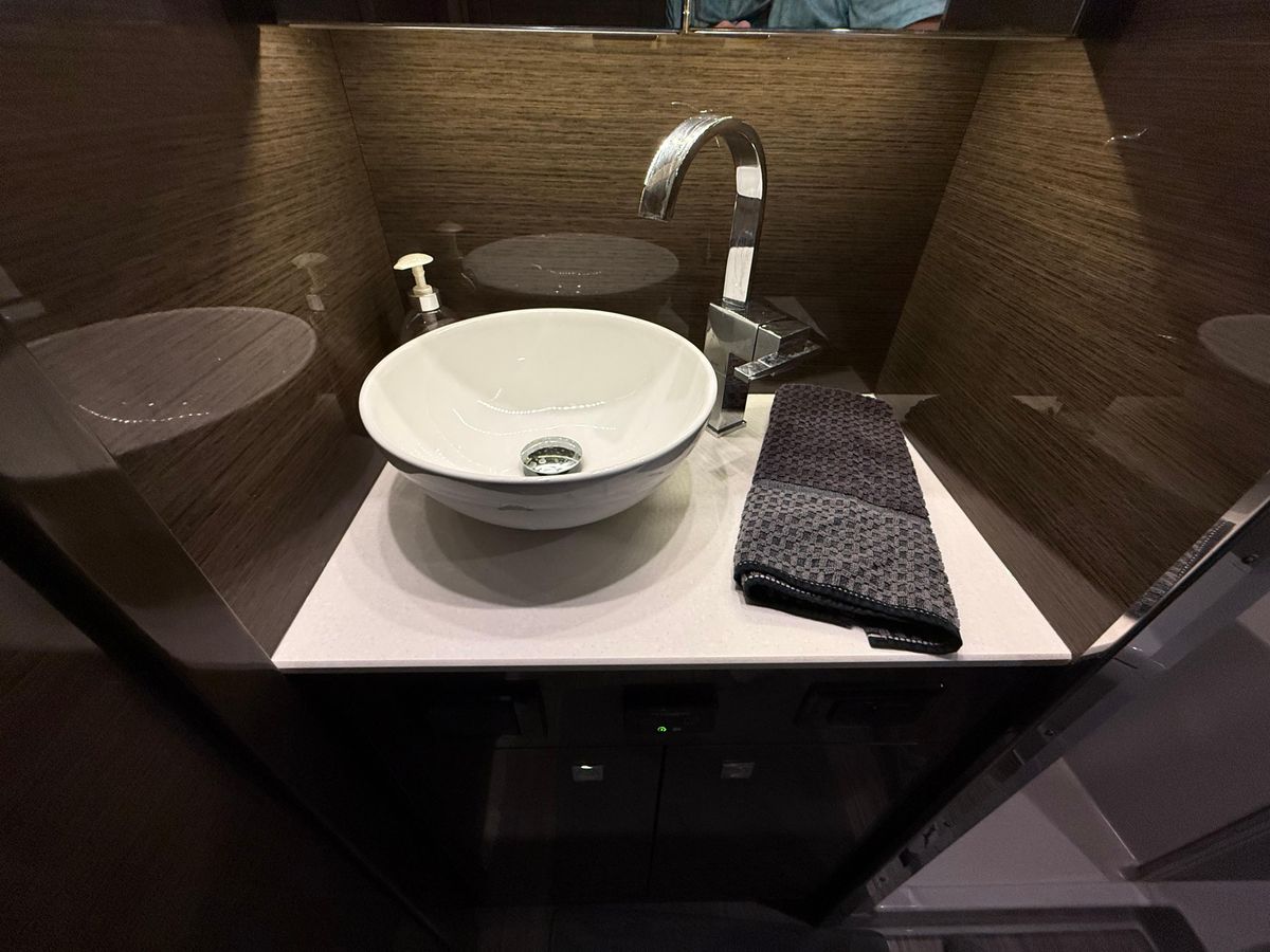 2018 Cruisers Yachts 43 