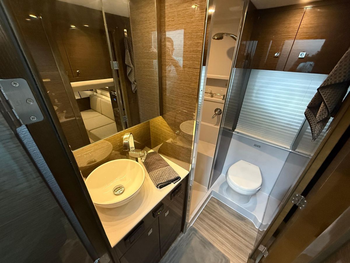 2018 Cruisers Yachts 43 