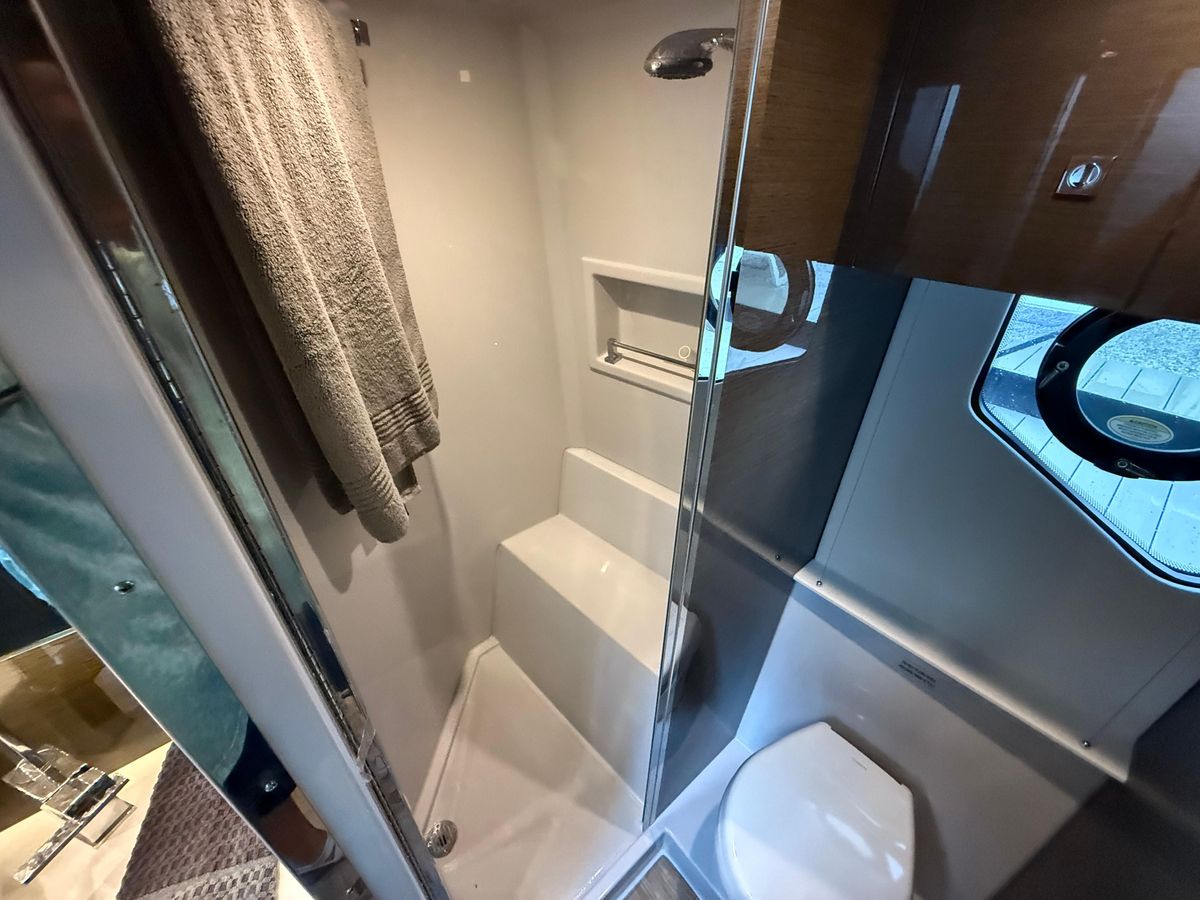 2018 Cruisers Yachts 43 