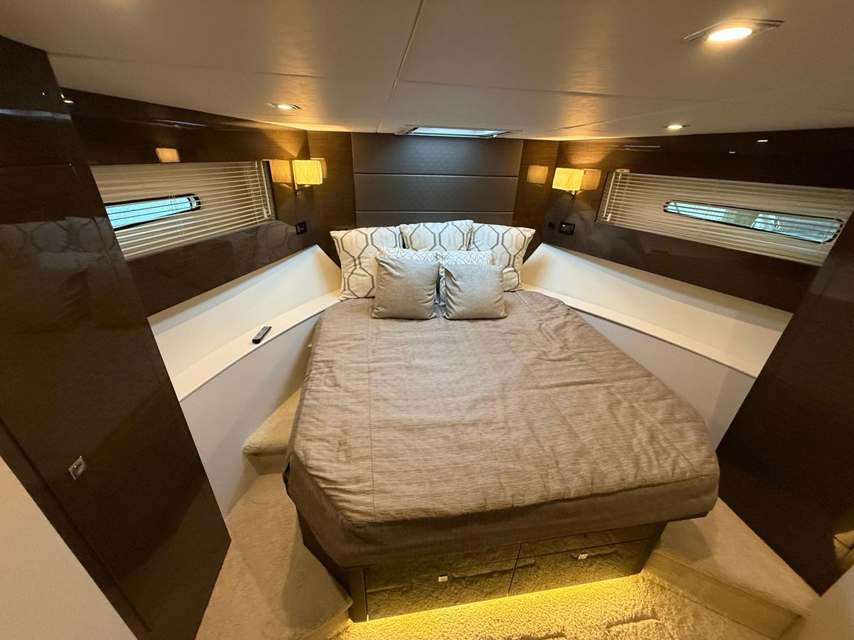 2018 Cruisers Yachts 43 