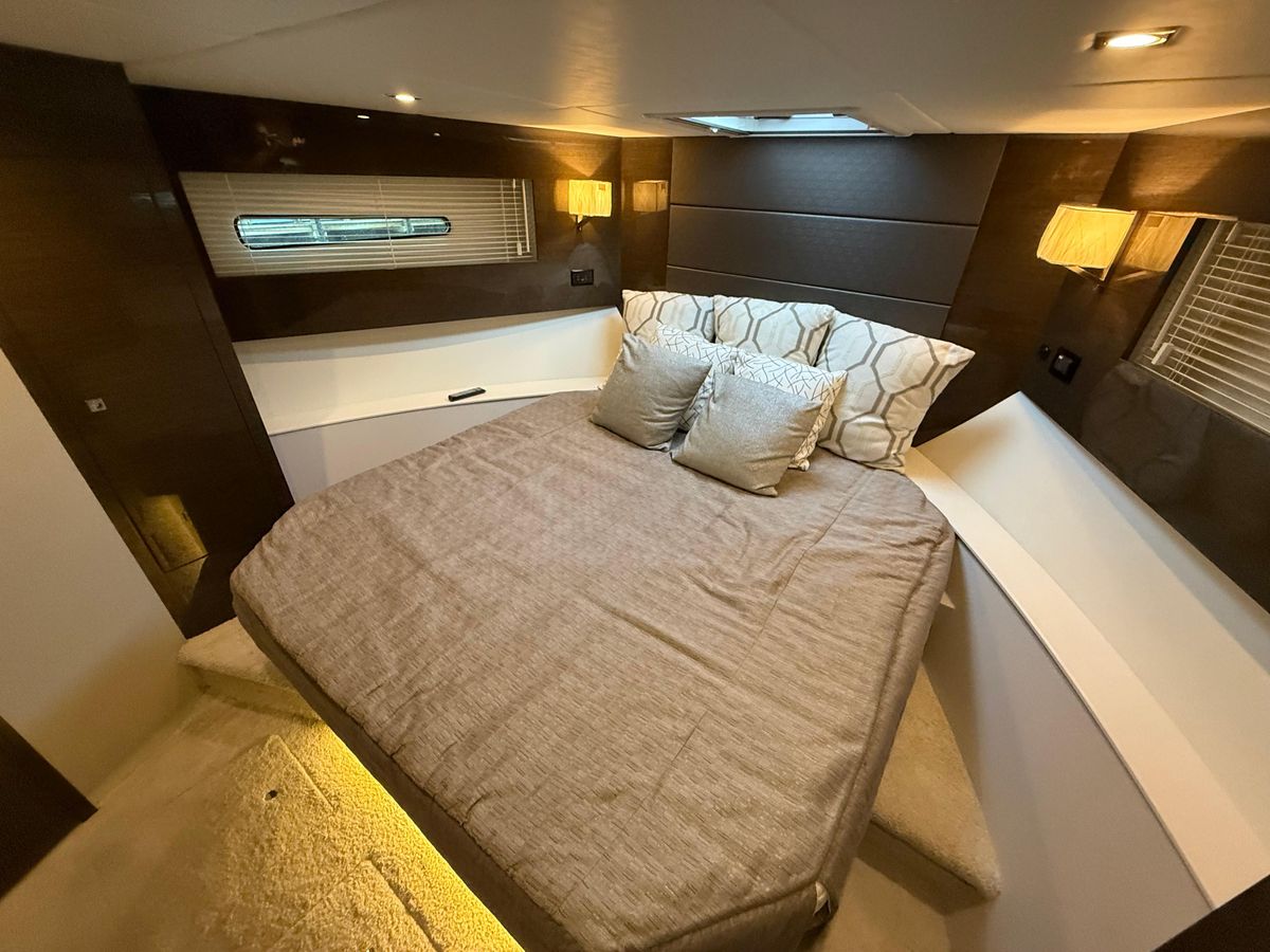 2018 Cruisers Yachts 43 