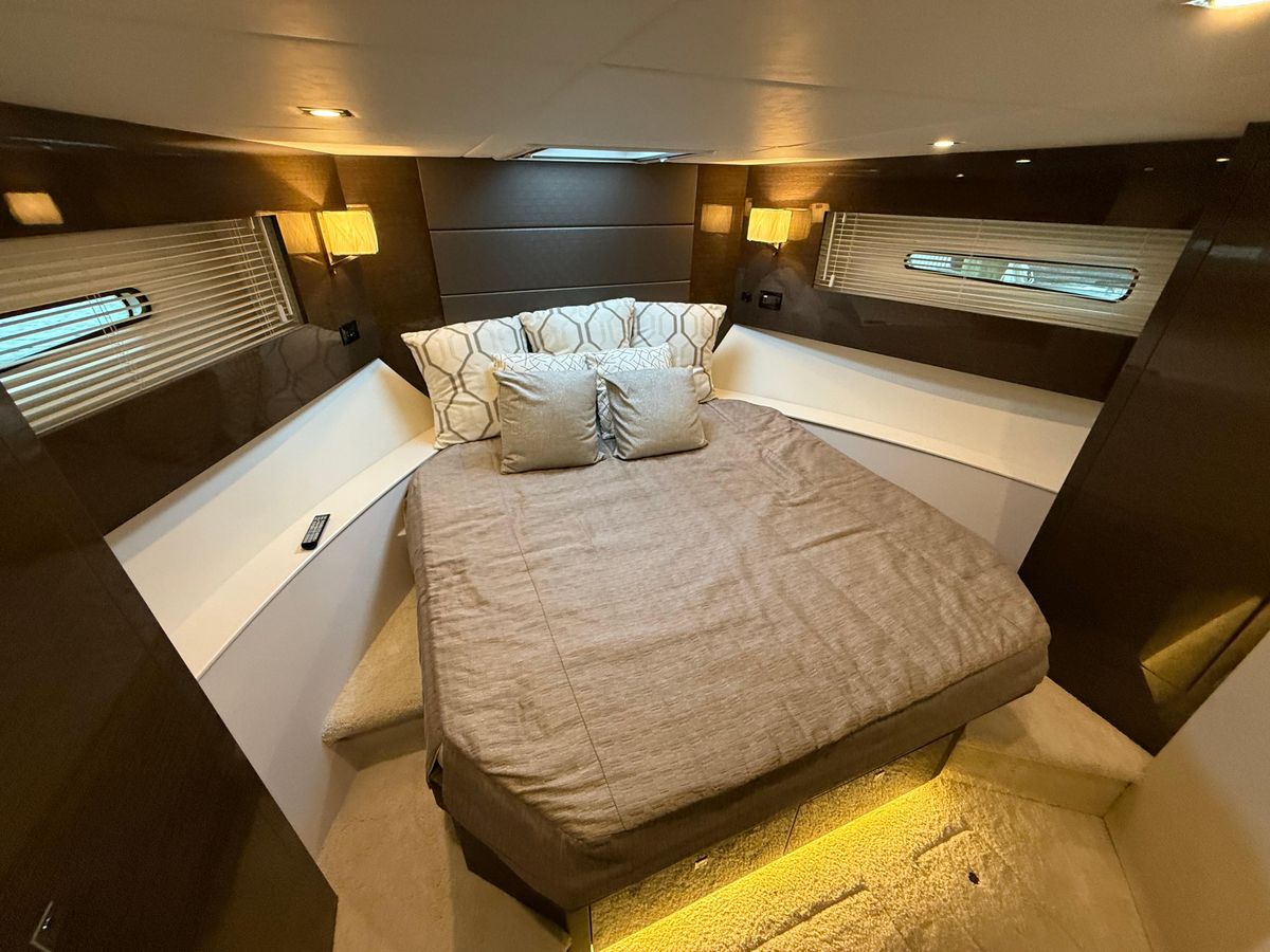 2018 Cruisers Yachts 43 