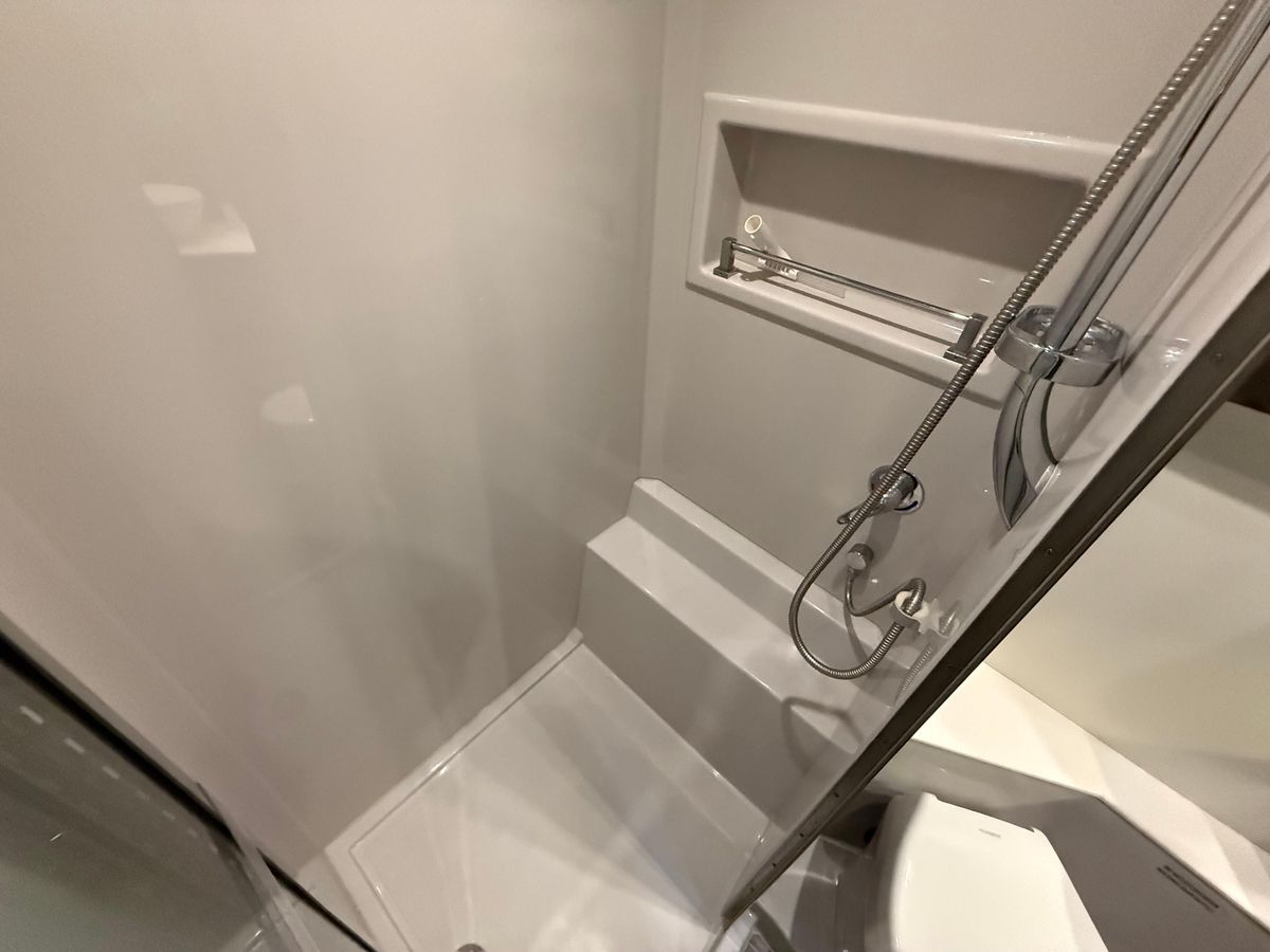 2018 Cruisers Yachts 43 