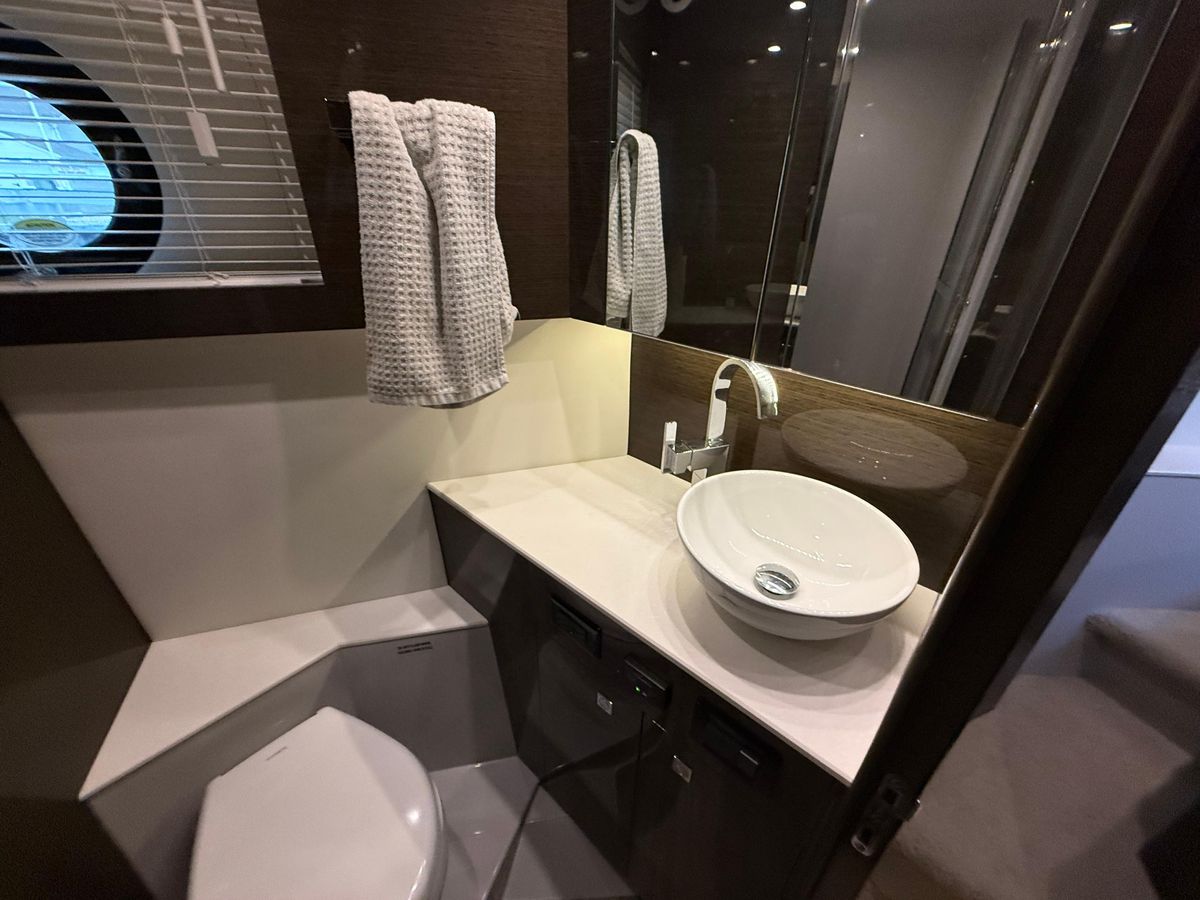 2018 Cruisers Yachts 43 