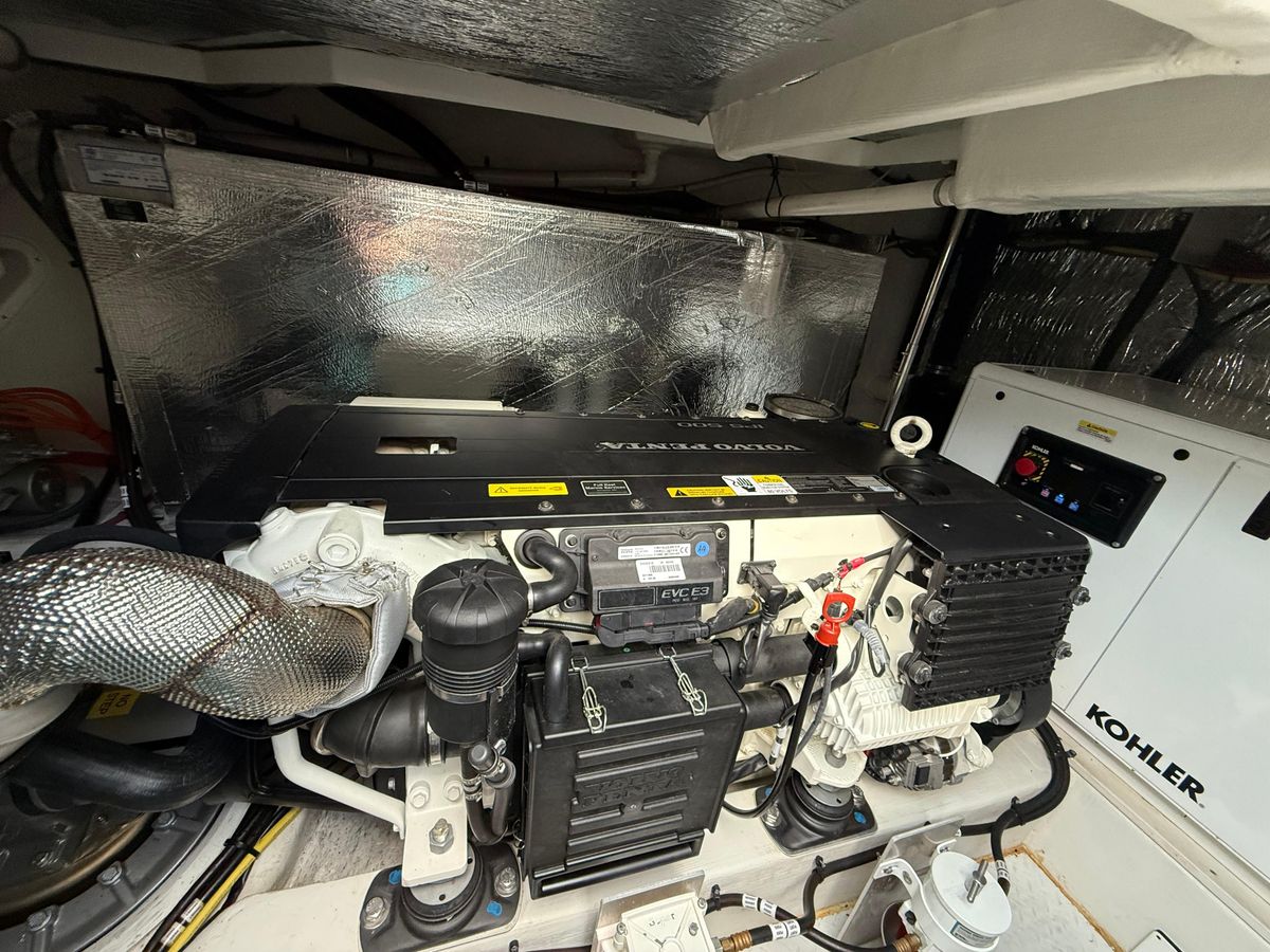 2018 Cruisers Yachts 43 